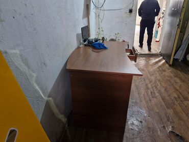 işlənmiş yazı masasi: İşlənmiş, İşçi üçün, Kvadrat masa