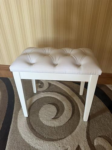 пуф в прихожую: Ağ rəngdə yumşaq oturacaqli puf/taburet. - Material: parça kimi — 1