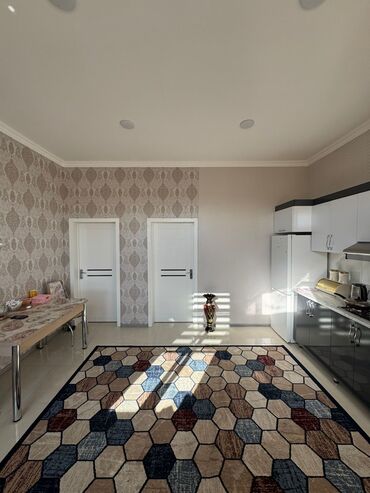 inqilabda ucuz kiraye evler: 81 kv. m, 3 otaqlı, Kombi, Qaz, İşıq