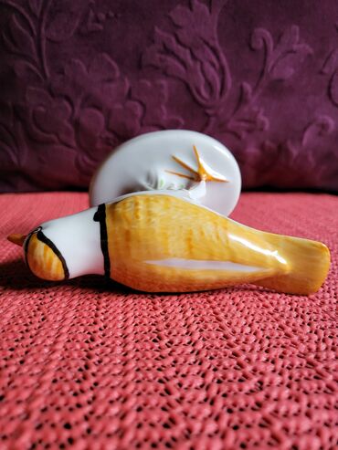 Ostali kućni dekor: Figura nova porcelanska 70te. Visina. 7cm. Duzina. 11,5cm — 7