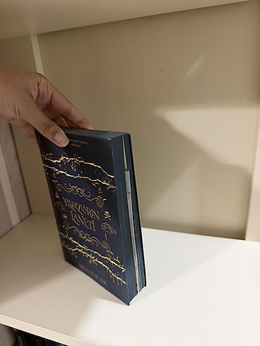 gozel kitab sekilleri: Məhsul: Kitab – “Yıldızların Laneti” Müəllif: Sena Nur Işık Dil: Türk — 2