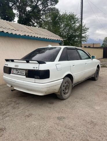 машина на кридит: Audi 80: 1988 г., 1.8 л, Механика, Бензин, Седан