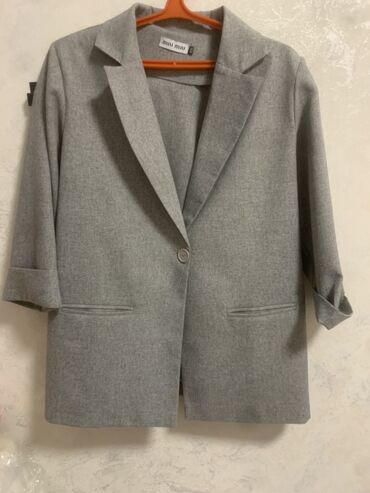 мужской зеленый пиджак: Пиджак В идеальном состоянии Носили только один раз Цена 1500 сом