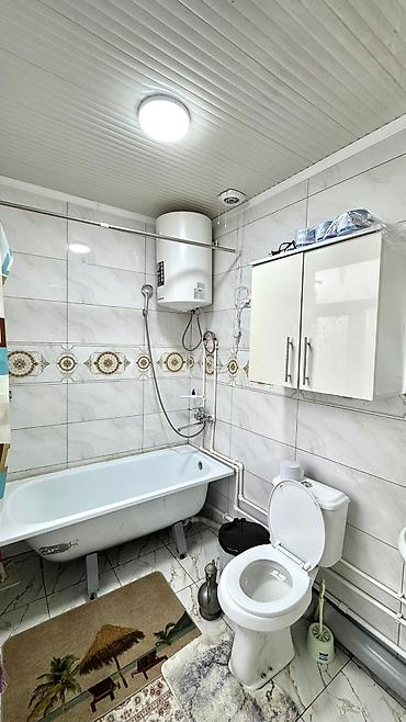 Продажа коттеджей и домов: Просторный частный дом с огражденным двором и откатными воротами. - — 8