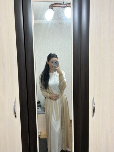 платье халат вечернее: Вечернее платье, Длинная модель, Атлас, С рукавами, Камни, M