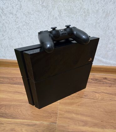продам плейстейшен 4: PS4 500GB Прошитый закачено около 18 игр, можно установить другие. В