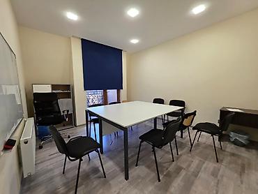 sultan ofis: Ağ Şəhərdə ofis icarəyə verilir Ünvan: Ağ Şəhər Sahə: 25 m² Qiymət — 6