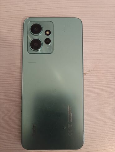 телефон fly iq4490 era nano 4: Redmi mobil telefonu, arxa tərəfində üç kamera və bir flaş ilə təchiz