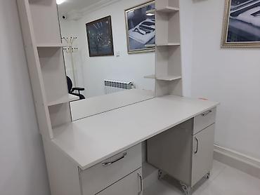 Salon, tibbi mebel: Salon üçün güzgülü iş stolu - Rəng: açıq bej/ivory - Geniş, düz iş — 1