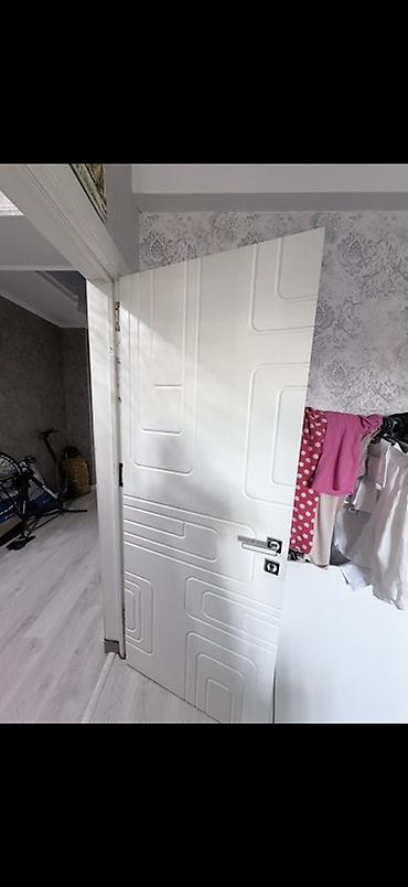 silver kitchen: Межкомнатная дверь, Б/у, Глухие, Одностворчатая, Распашная, Хайтек, цвет - Белый — 2