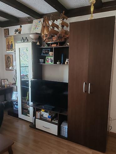 nocne komode: Dve dnevne sekcije (TV komode sa ormarom i policama) Model 1 – svetli — 3