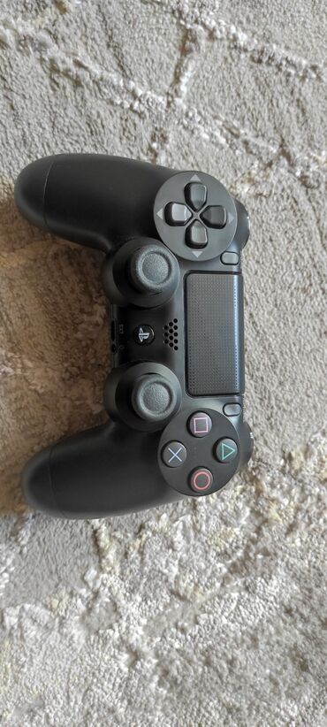 playstation 5 bakı: PlayStation 4 joystik tam orginaldir əla vəziyyətdədir heç bir