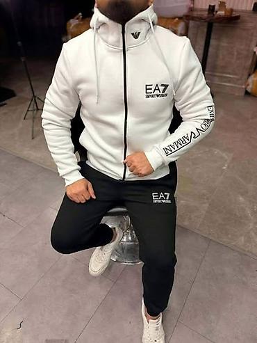 pull and bear kengur jakne: Muška komplet trenerka EA7, izrađena od izuzetno toplog i debelog — 1