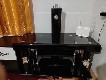 Şüşə TV stendi – qara rəngdə, modern dizayn - Material: möhkəm