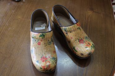 женская обувь 38: Женская обувь - бренд "Danska". Куплен за 135 долларов США . как