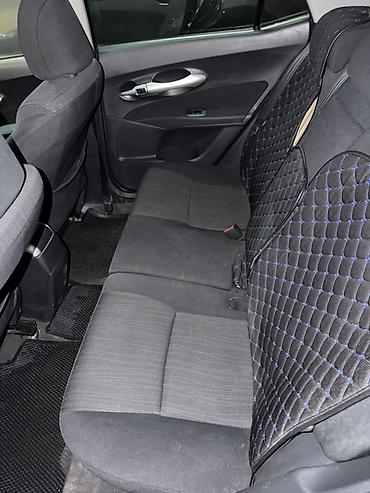 jac js6: Toyota Auris: 2009 г., 1.6 л, Механика, Бензин, Хэтчбэк — 9