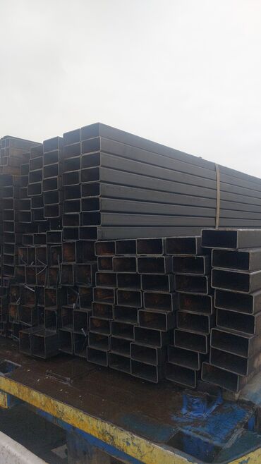 бетонный башмак для забора: Müxtəlif ölçülü kvadrat metal profillər. Bu profillər tikinti və