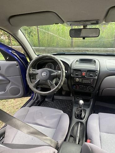 салон для машины: Nissan Almera: 2003 г., 1.5 л, Механика, Бензин, Хэтчбэк — 1