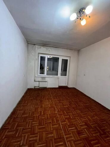 срочно продаётся 1 комнатная квартира в районе ошского рынка по улице кенсуйская: 1 комната, 36 м², 106 серия, 7 этаж, Старый ремонт