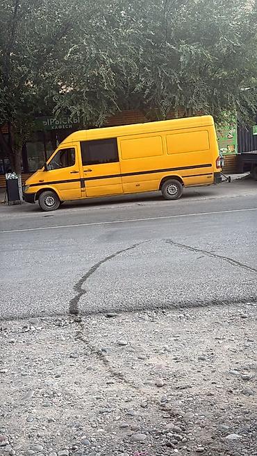 авто домик: Грузопассажирский фургон (микроавтобус) желтого цвета. Особенности: - — 1