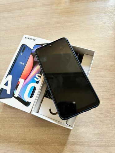 телефон самсунг а13: Samsung A10s, Колдонулган, 32 GB, түсү - Көк, 2 SIM