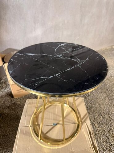 Masalar: Jurnal masası, Açılmayan, Şüşə, Yumru masa — 6