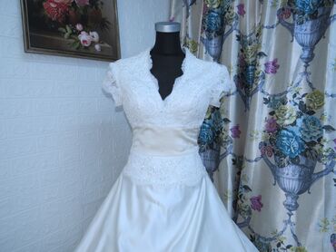 пышное фатиновое свадебное платье: Свадебное платье, Mori Lee, 2XL (EU 44), Дизайнерское, V-образный вырез декольте, С поясом, Атлас, Пайетки, Кружево, Б/у