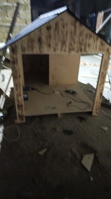 Yuvalar: Taxta it evi (yığılma mərhələsində) - Material: qalın kontrplak və — 5