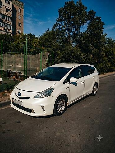byd e2 2025: Toyota Prius V: 2012 г., 1.8 л — 2