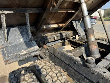 Yük maşınları: Yük maşını – GAZ (kabinə və ön hissə klassik GAZ-53/52 tipli), arxa — 16