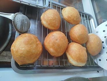 Выпечка, хлебобулочные изделия: Пышки/пончики жареные - Свежие воздушные шарики-пышки, обжаренные до — 1