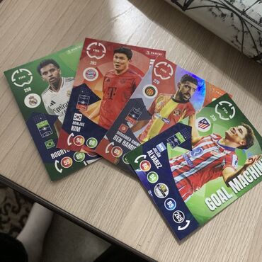 значки аниме: Коллекционные футболные карты Panini (FIFA) — набор из 4 штук. Состав