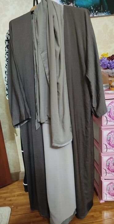 красивое платье: Продаю абайку комплект входит платье и шарф 
4000 сом тел номер