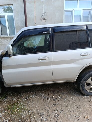 запчасти на двигатель москвич 412: Mitsubishi Pajero IO – ağ rəngli, 5 qapılı kompakt SUV Xüsusiyyətlər