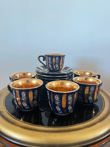 Chay servisi. Bir ede chaynik,6 eded fincan ve 6 eded nelbeki ve bir