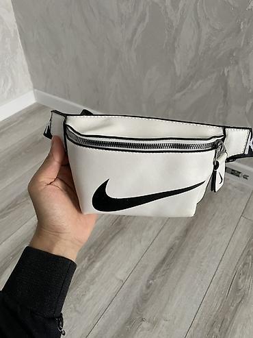 Поясная сумка (бананка) Nike - Формат: компактная поясная сумка на