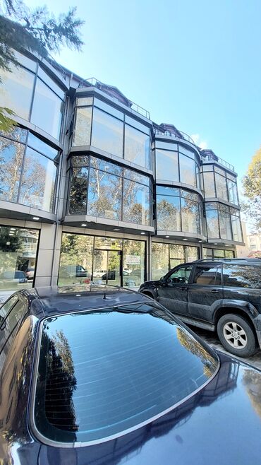 Mağazalar: Göyçay ş. tam mərkəzdə çox əla yerdə 3 mərtəbə + monsar + aşağıda — 1