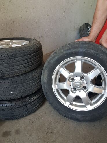 bmw tekeri: Diski təkərlə birlikdə 4 ədəd.əla vəziyyətdə