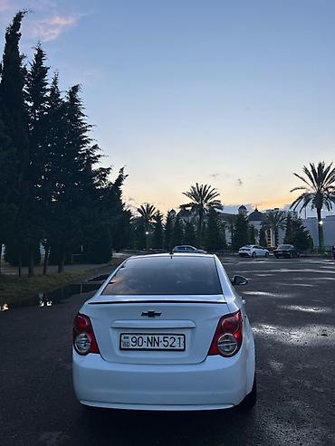 chevralet aveo: Chevrolet Aveo sedan – ağ rəng Əsas xüsusiyyətlər: - Kuzov: 4 qapılı — 7