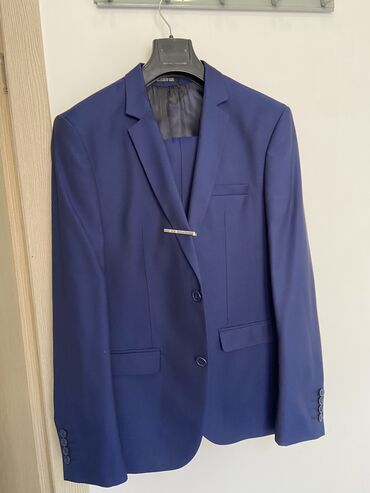 Костюмы: Двойка костюм размер 52 но маломерит подходит на 50
Рост 176-185 — 2