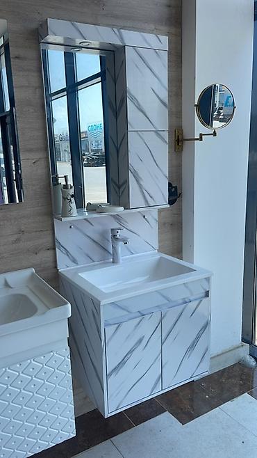 hamam ucun rəf: Banyo üçün mərmər naxışlı mebel dəsti - Üst modul: güzgülü şkaf — 1