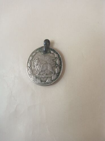 Sikkələr: Dəmir pullar. Qiymət 1-3man arası. 1 ədəd gümus pul -8man. Vatsap — 10