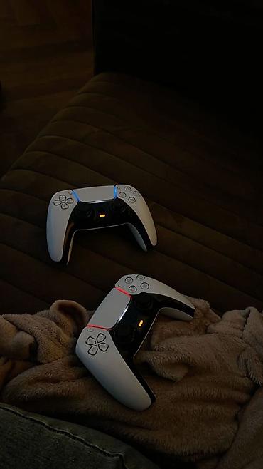 ps5 диск: PlayStation 5 (версия с дисководом) + 2 беспроводных геймпада — 3