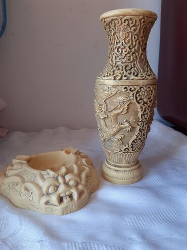 Umetnost i kolekcionarstvo: Komplet-vaza i pepeljara