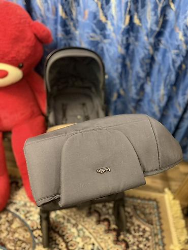 Gəzinti arabaları: Uşaq arabası – Kiddy (logo “Kiddy” görünür), tünd boz rəng. 260 alınıb — 2