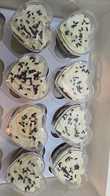 Кондитерские изделия, сладости: Десерты на заказ: капкейки и цифро‑торт. - Капкейки в золотых — 17