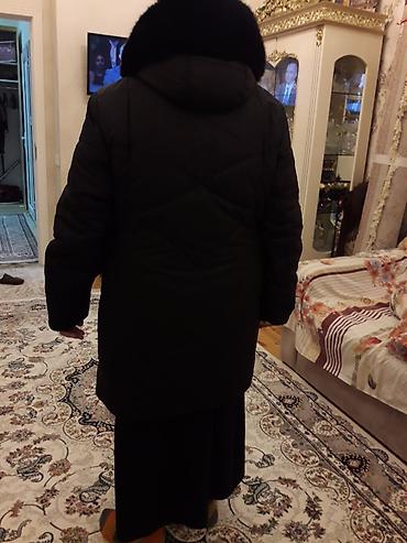 Paltolar: Qadın üçün qara rəngli qış paltosu - Uzun model, dizə qədər - İsti — 5