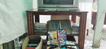 приставки для тв: Продаю б/у телевизор в отличном состоянии в комплекте стол, DVD