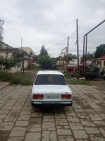 vaz 2107 2017: Ağ rəngli klassik sedan avtomobil. Şəkillərdə VAZ/Lada 2107 modeli — 4