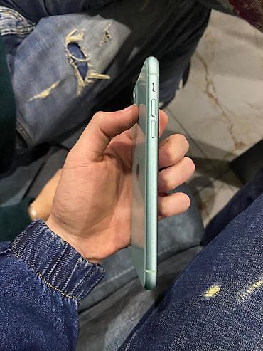 Apple iPhone: IPhone 11 — 8